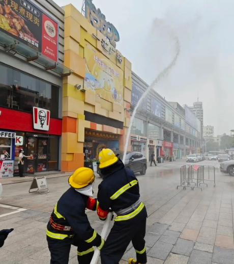 资阳城区一商场突发火灾，各方力量迅速响应处置