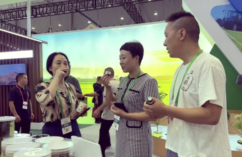 乐至县举办特色农产品展销会，助力农民增收